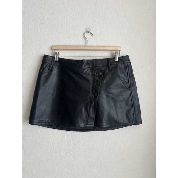 Free People We The Free Wynn Asymmetrical Mini Skirt Black Size 12/31 - Picture 3 of 12